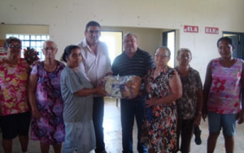 Piquerobi entrega cesta básicas para famílias