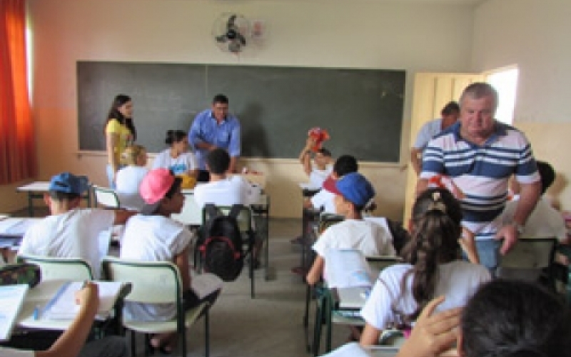 Prefeitura de Piquerobi presenteia com ovos de Páscoa escolas e famílias beneficiárias de Programas Sociais