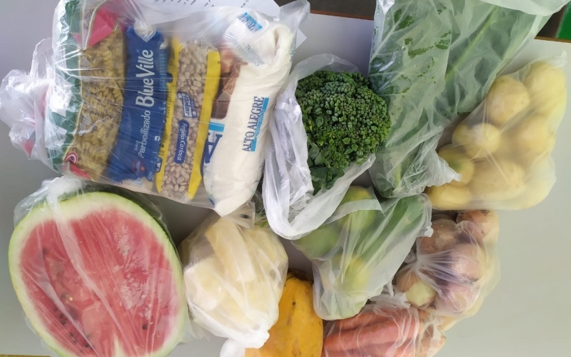 Prefeitura realiza montagem e entrega do kit de alimentação escolar